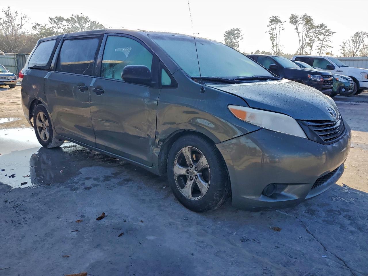 Lot #3315989102 2014 TOYOTA SIENNA