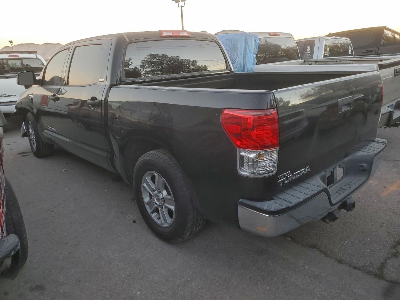 TOYOTA TUNDRA CREWMAX SR5