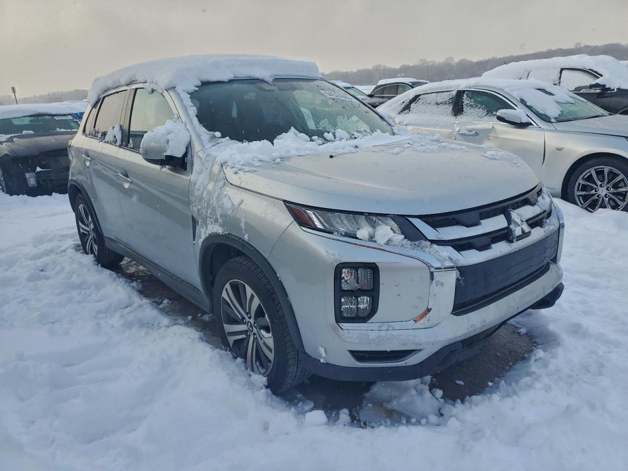 MITSUBISHI OUTLANDER SE