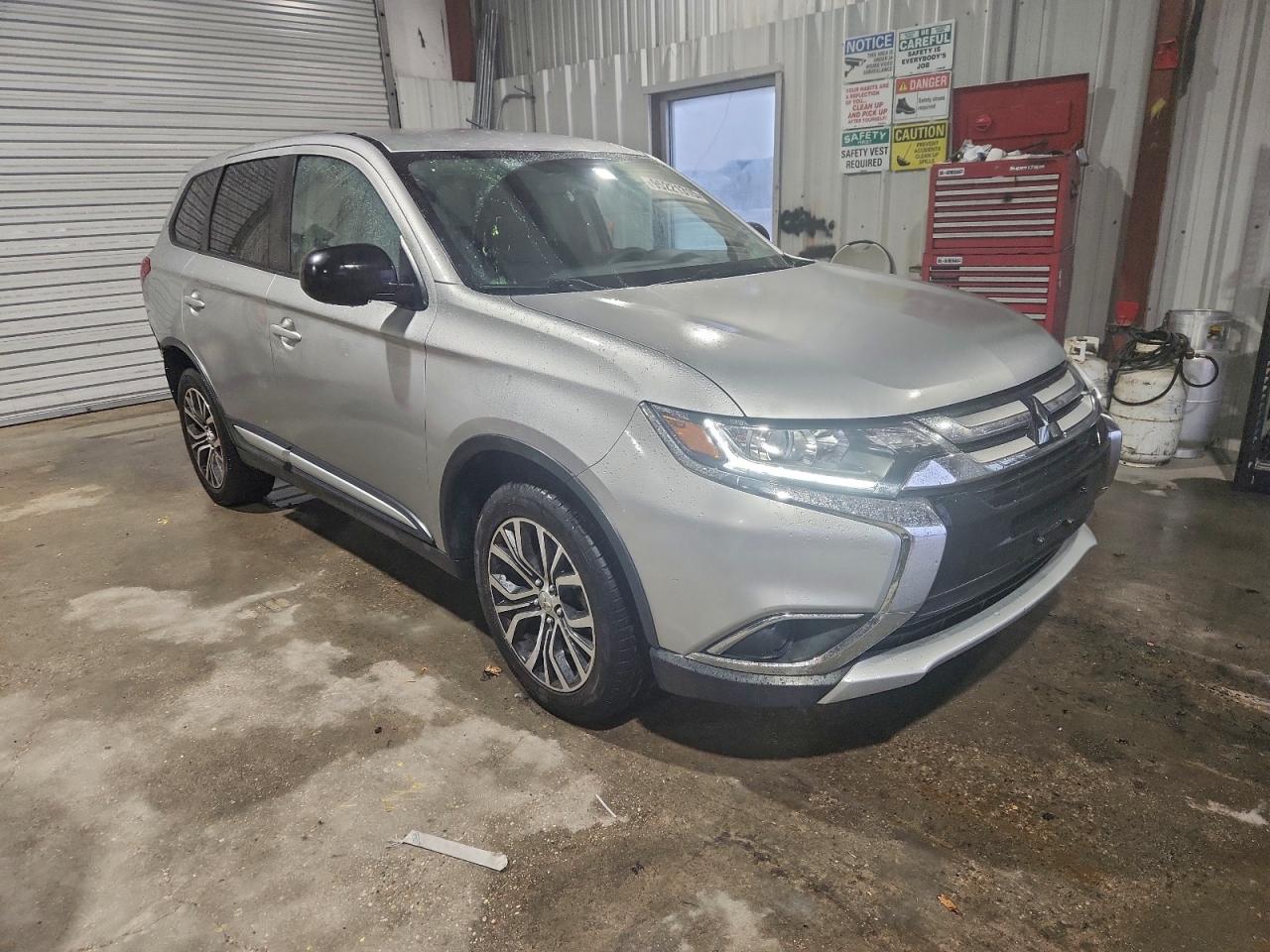 MITSUBISHI OUTLANDER SE