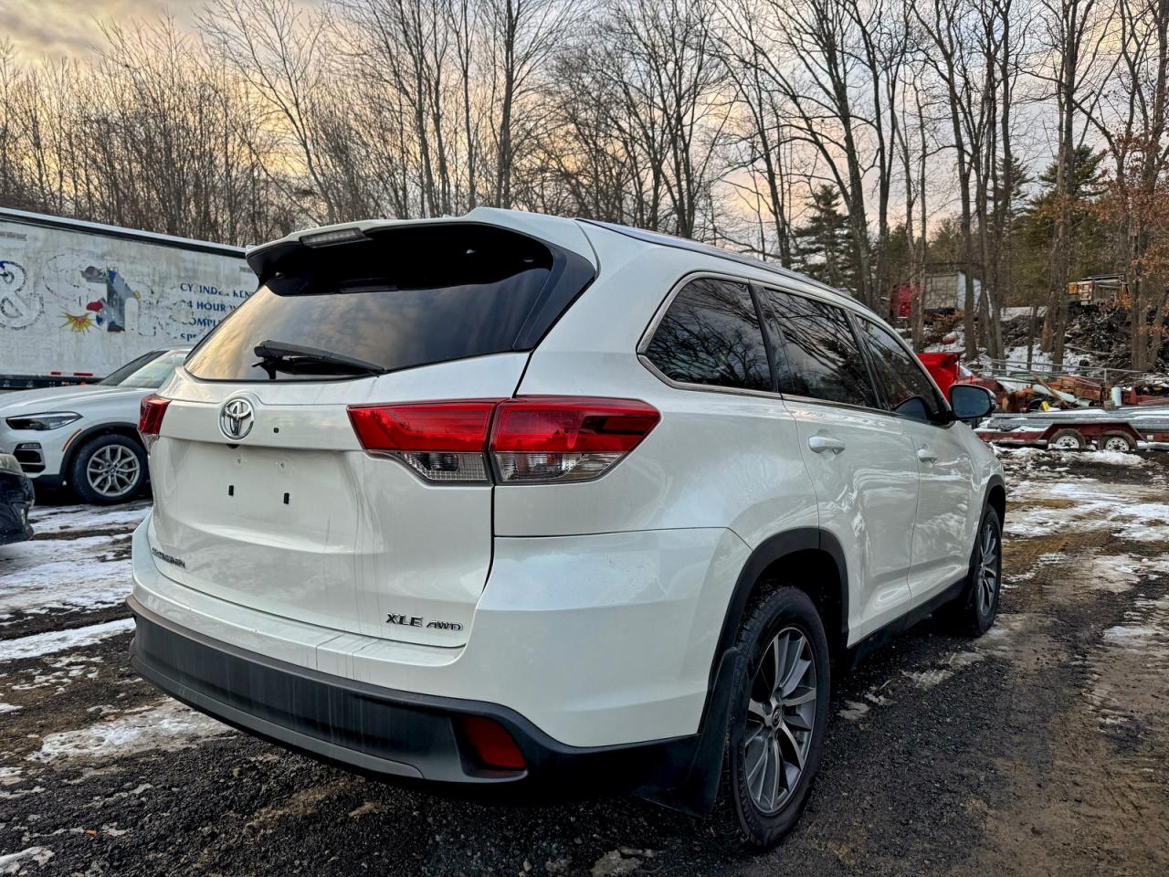 Lot #3318894957 2019 TOYOTA HIGHLANDER