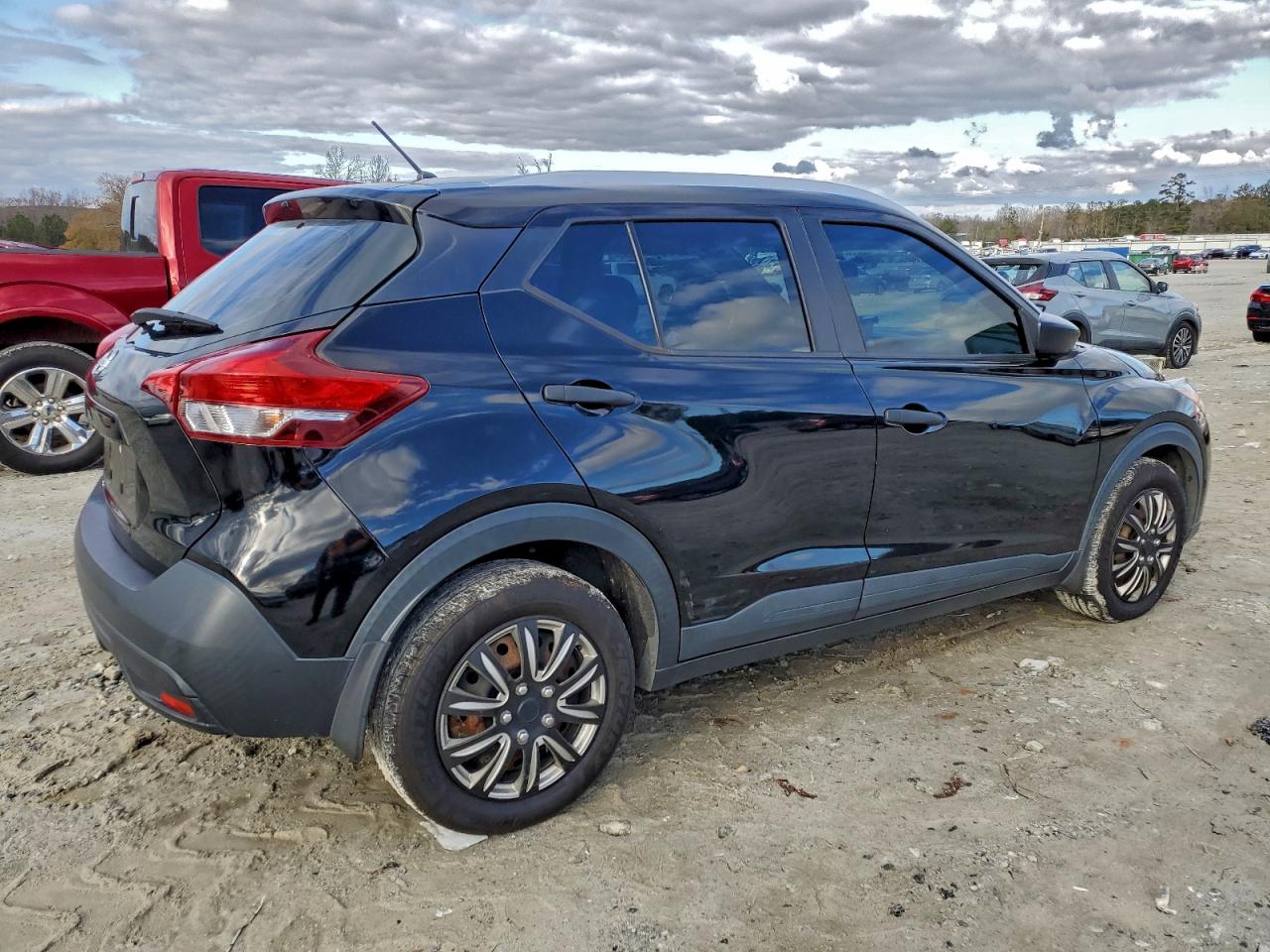 NISSAN KICKS S