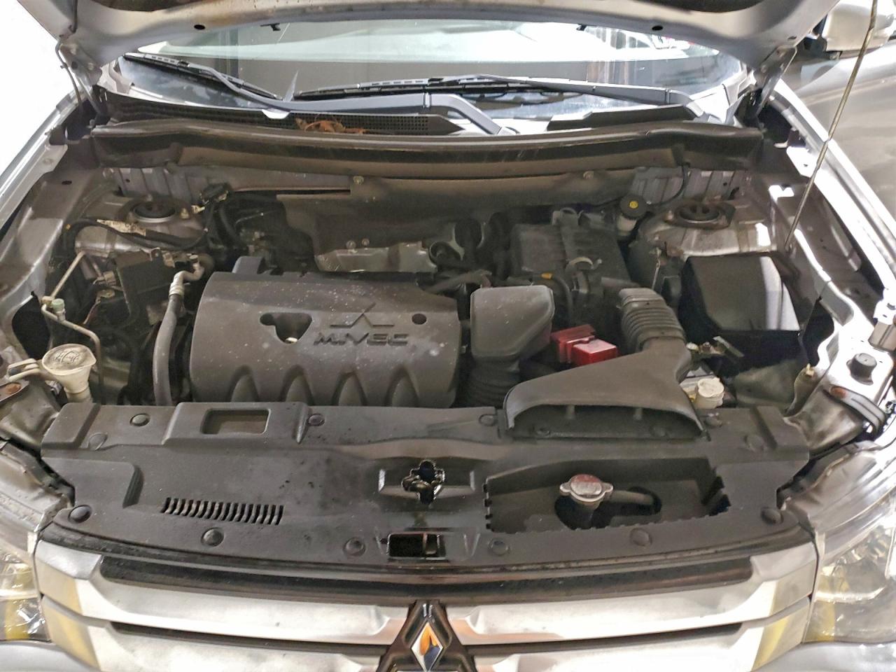 MITSUBISHI OUTLANDER SE