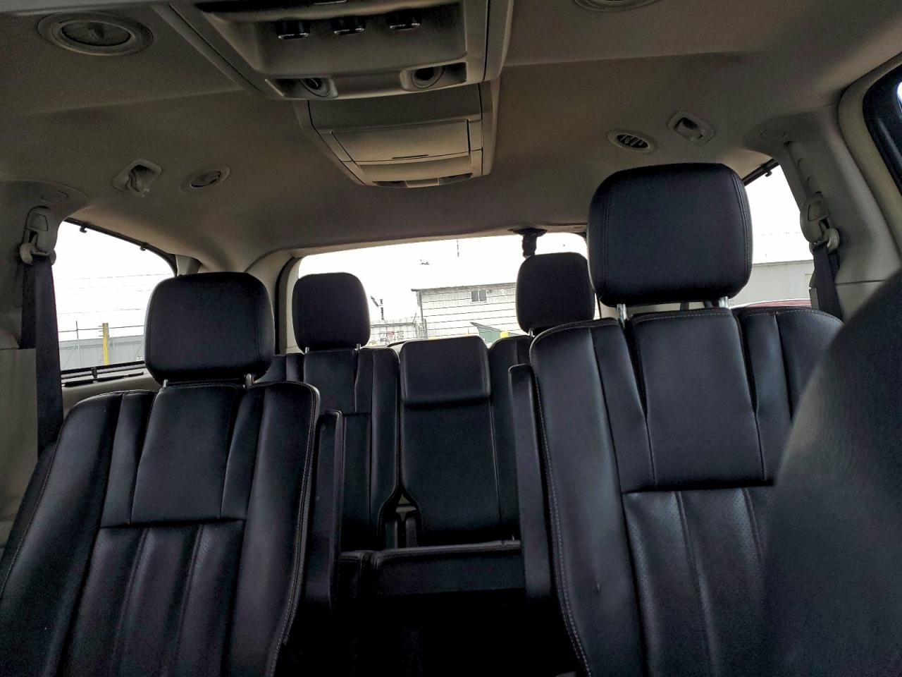 Lot #3308244193 2016 CHRYSLER TOWN & COU