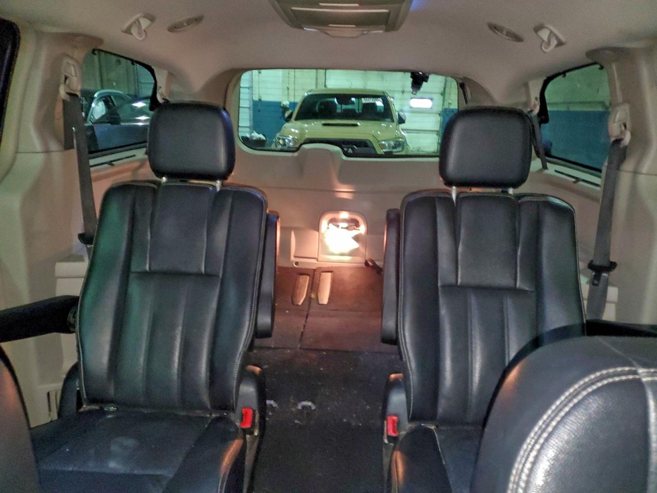 CHRYSLER TOWN & COUNTRY TOURING L