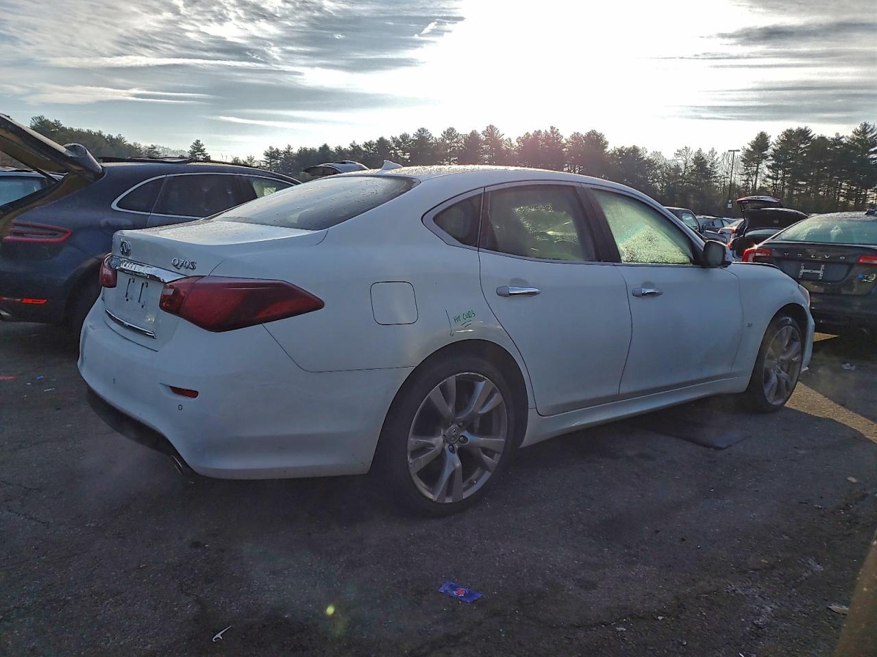 INFINITI Q70 3.7