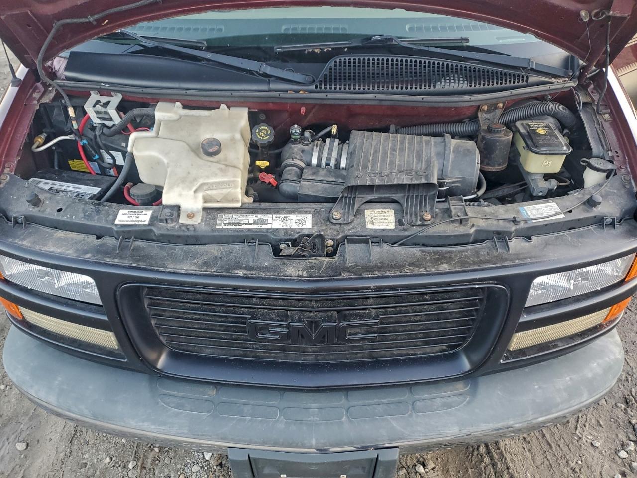 Lot #3305303323 2001 GMC SAVANA RV