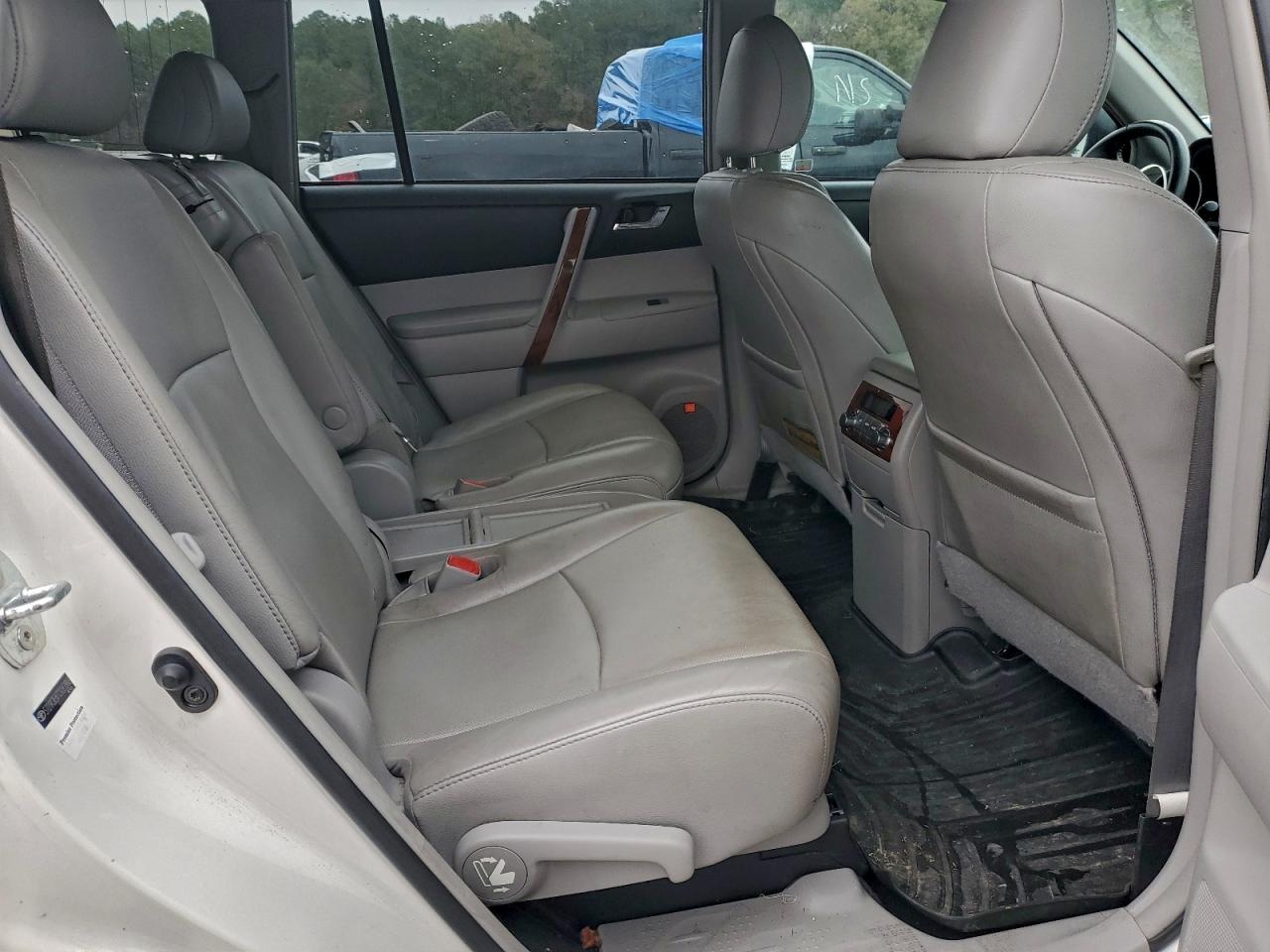 TOYOTA HIGHLANDER LIMITED