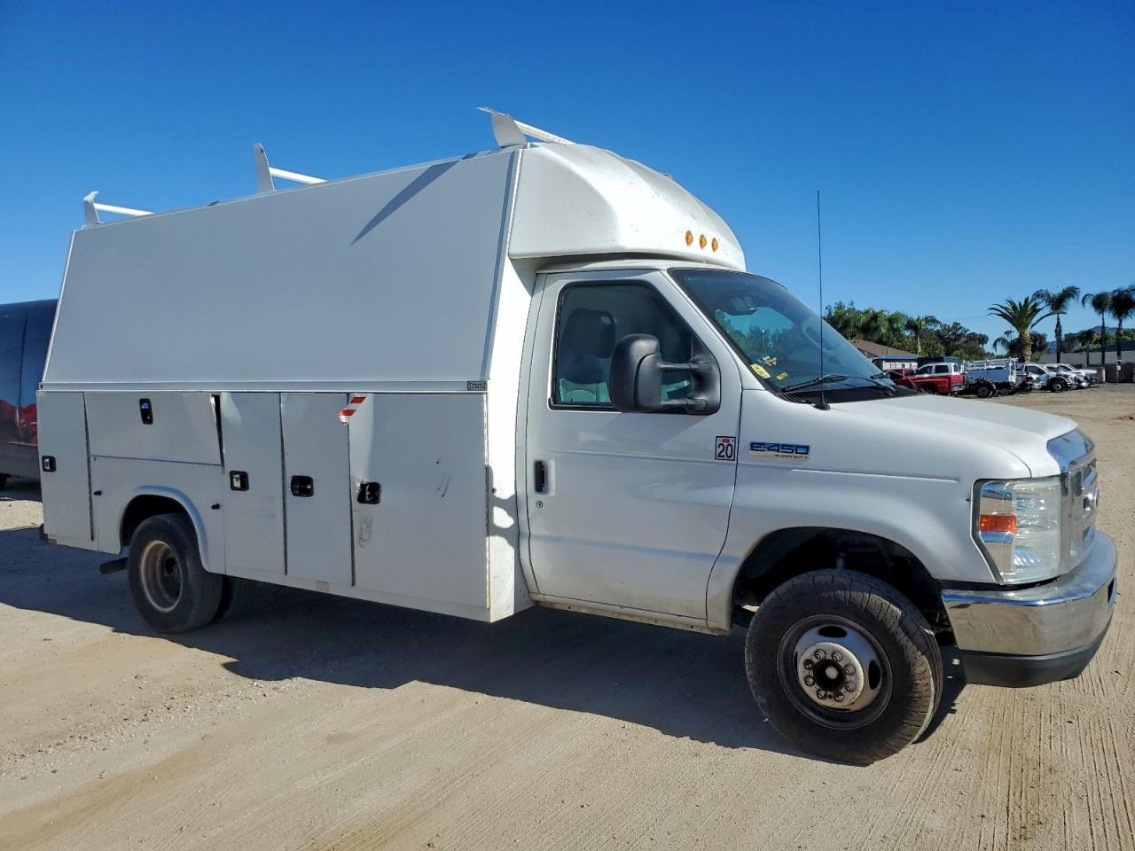 FORD ECONOLINE E450 SUPER DUTY CUTAWAY VAN