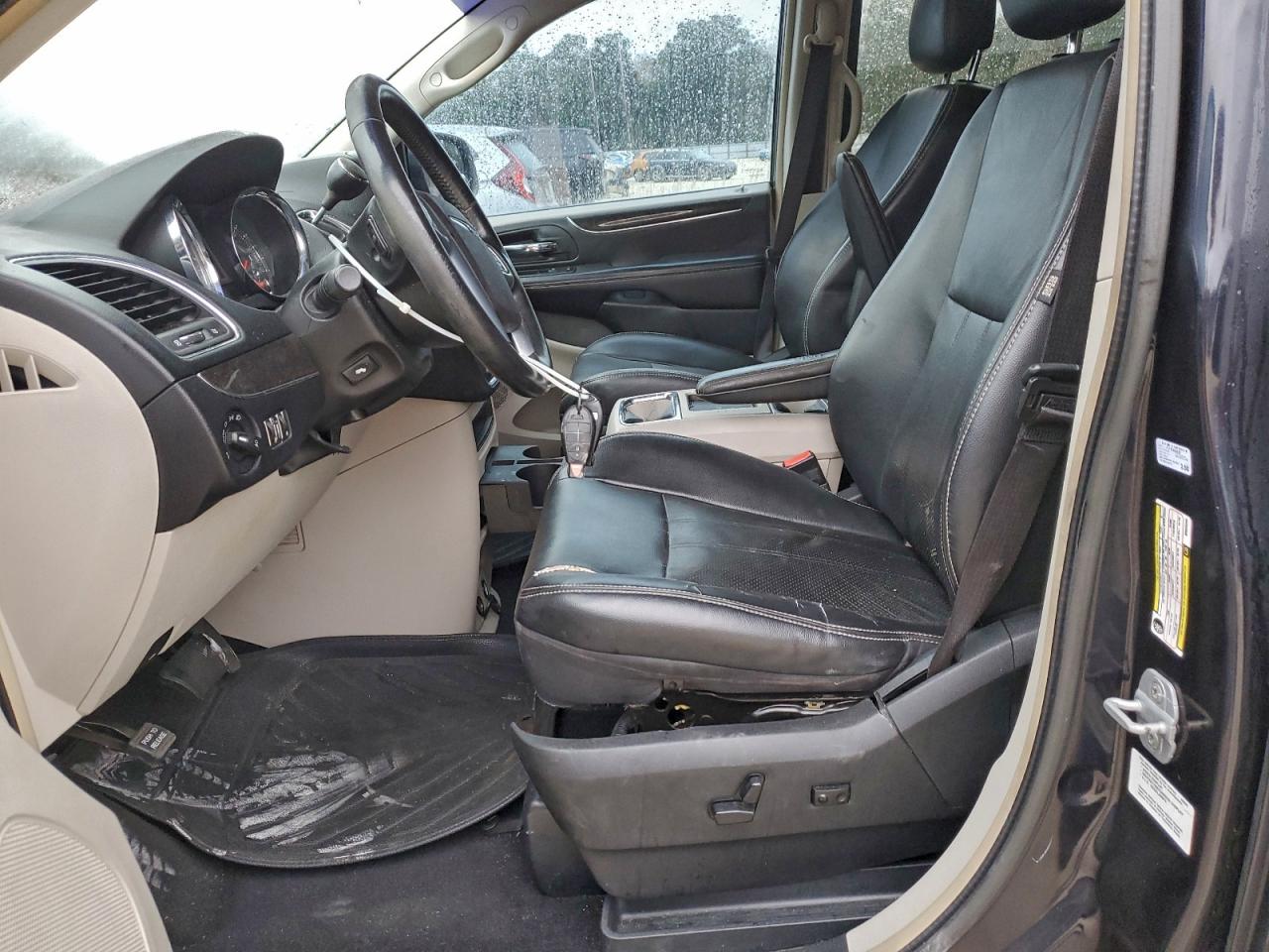 CHRYSLER TOWN & COUNTRY TOURING L