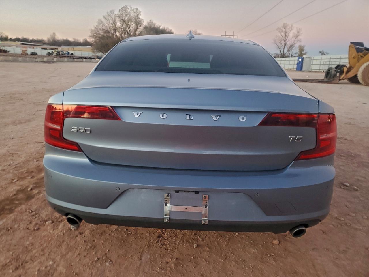 VOLVO S90 T5 MOMENTUM