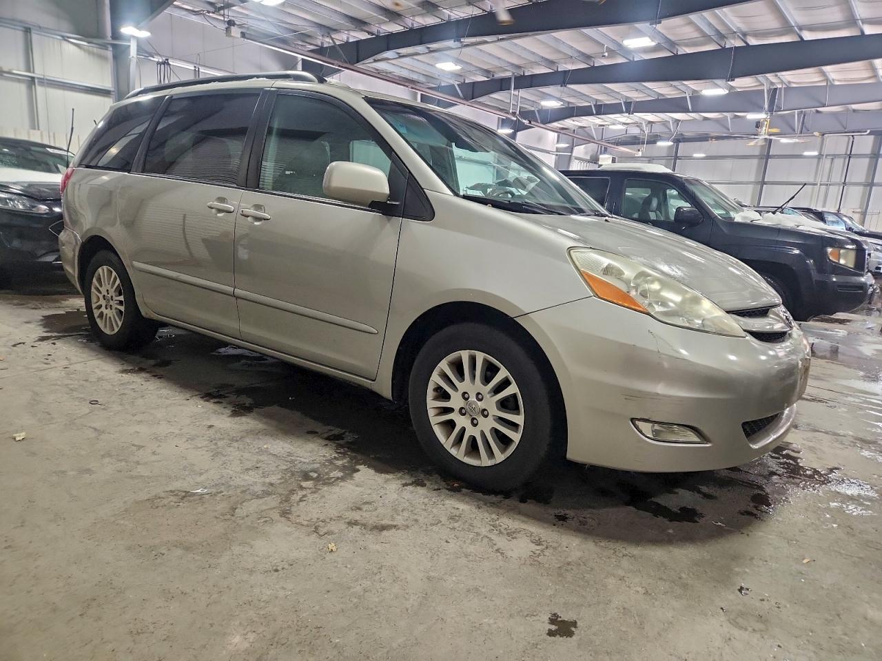 Lot #3302839936 2008 TOYOTA SIENNA XLE