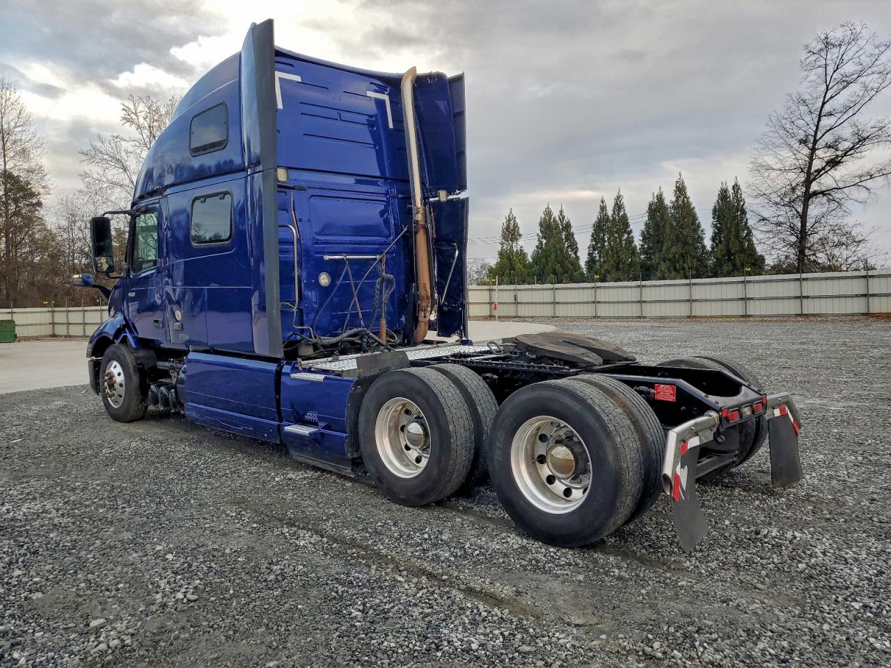 Lot #3317790111 2021 VOLVO VN VNL