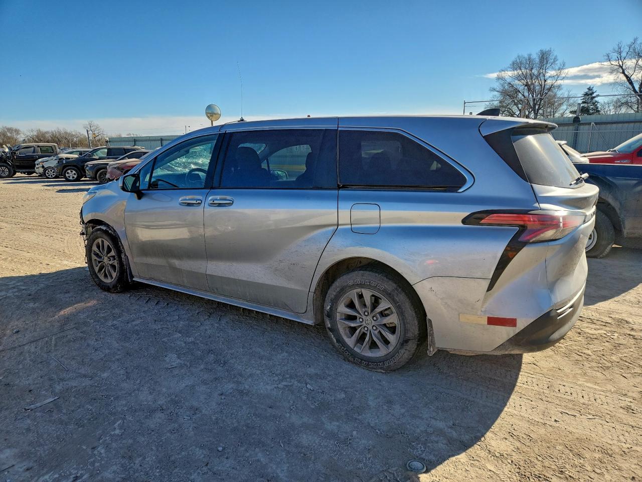 Lot #3304869545 2022 TOYOTA SIENNA LE