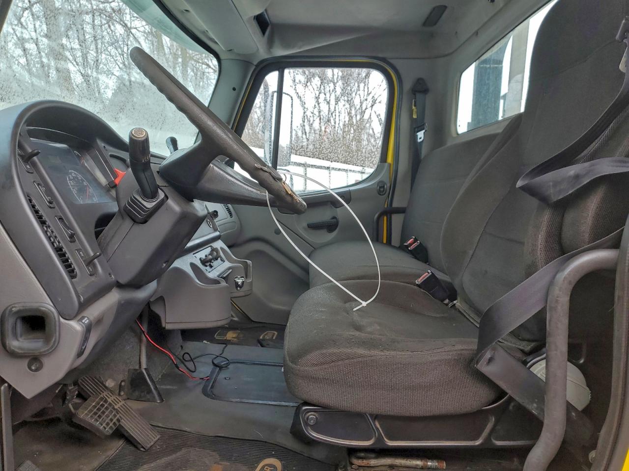 Lot #3309640151 2007 FREIGHTLINER M2 106 MED