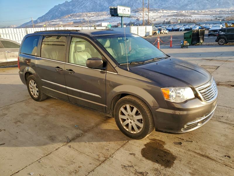 2016 CHRYSLER TOWN & COU #3302895887