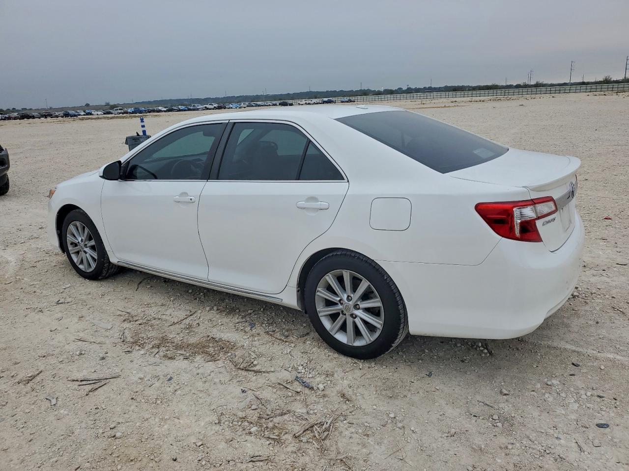 TOYOTA CAMRY BASE