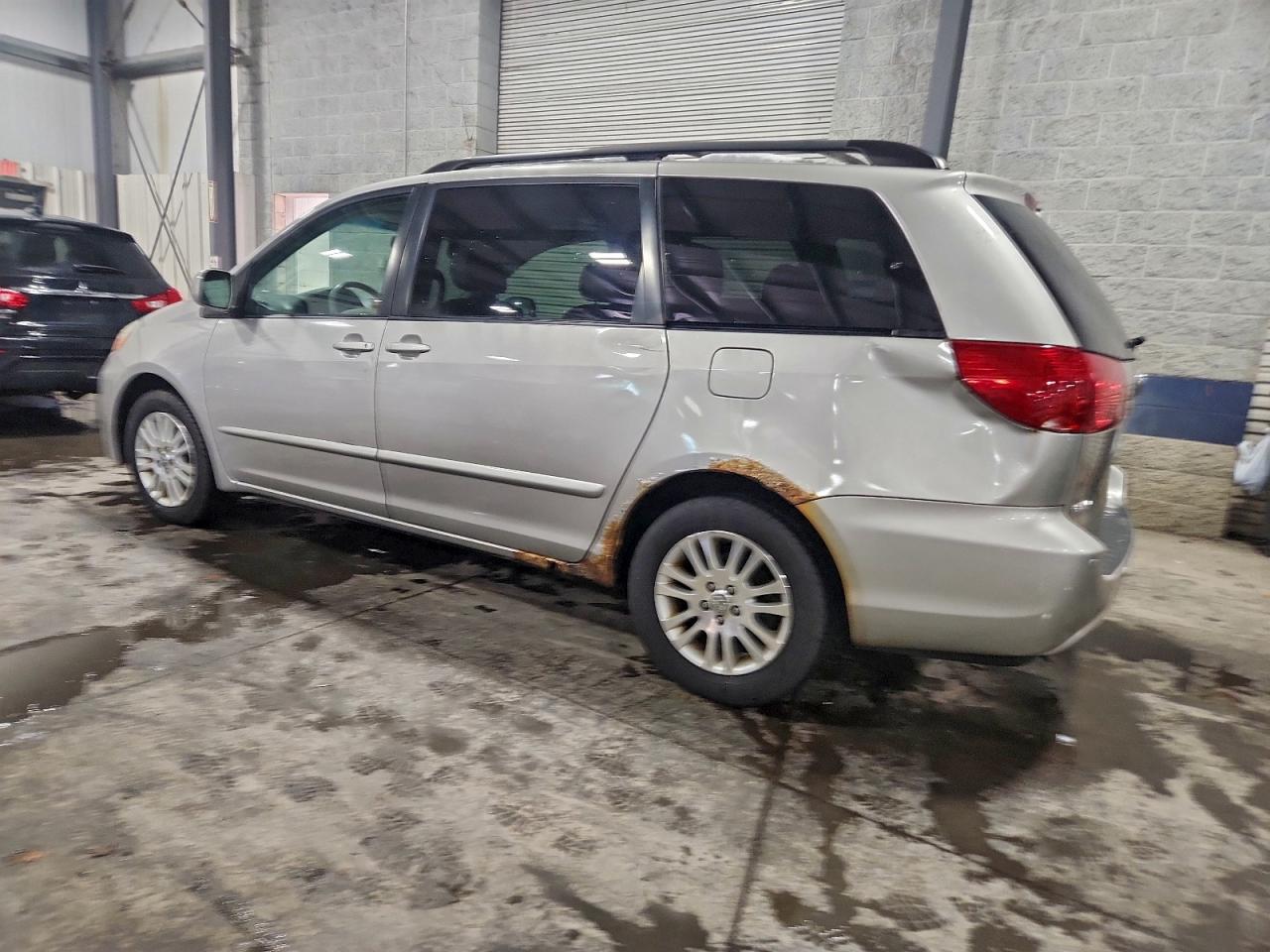 Lot #3302839936 2008 TOYOTA SIENNA XLE