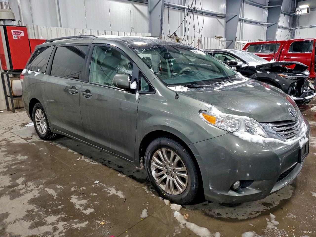TOYOTA SIENNA XLE