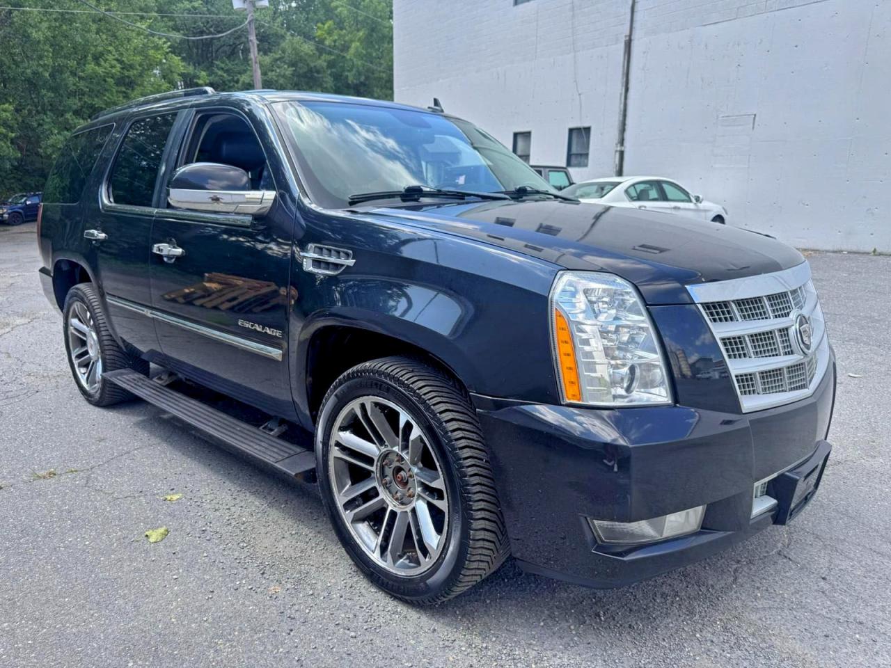 CADILLAC ESCALADE PREMIUM