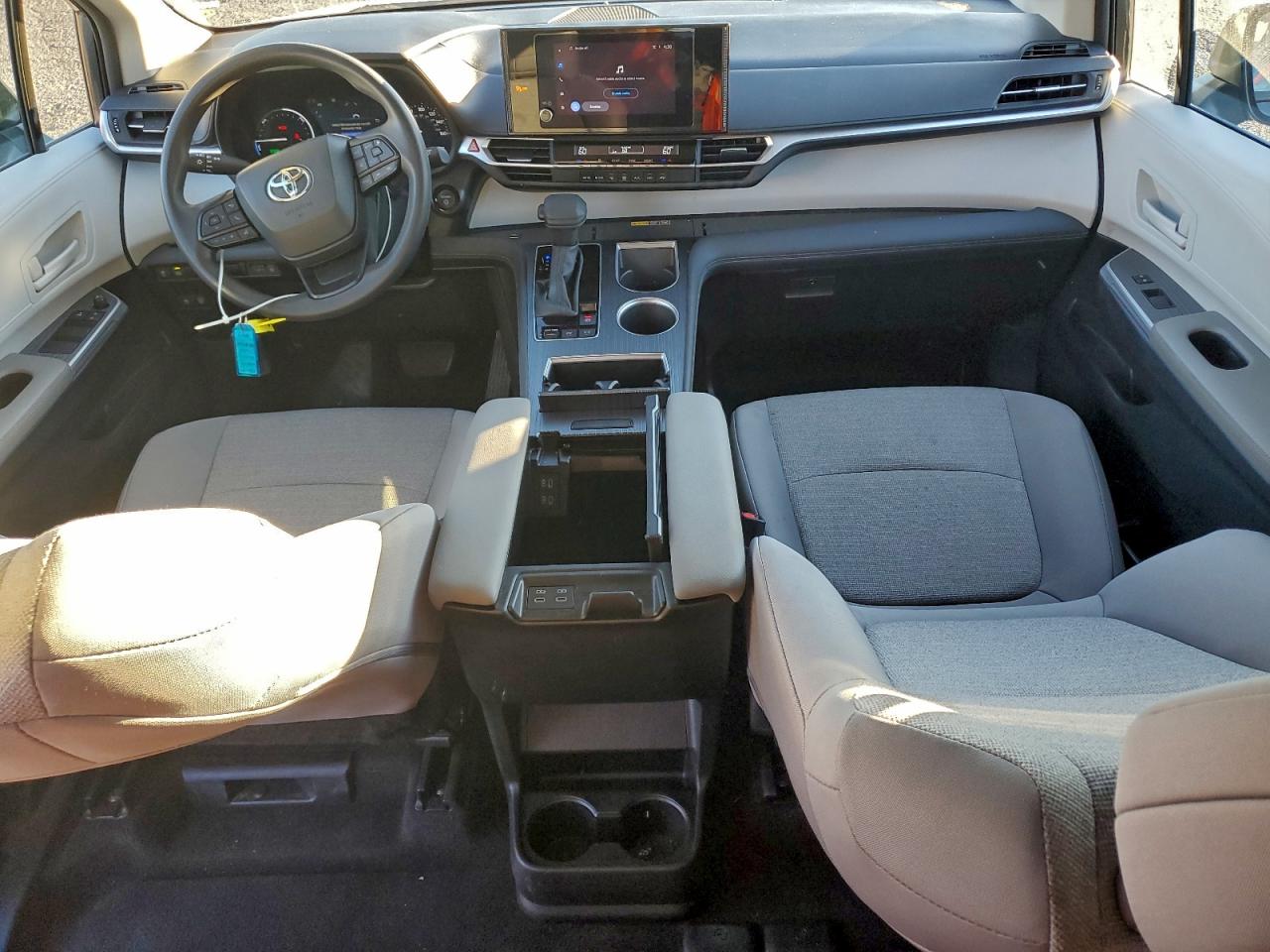 Lot #3317121982 2025 TOYOTA SIENNA LE