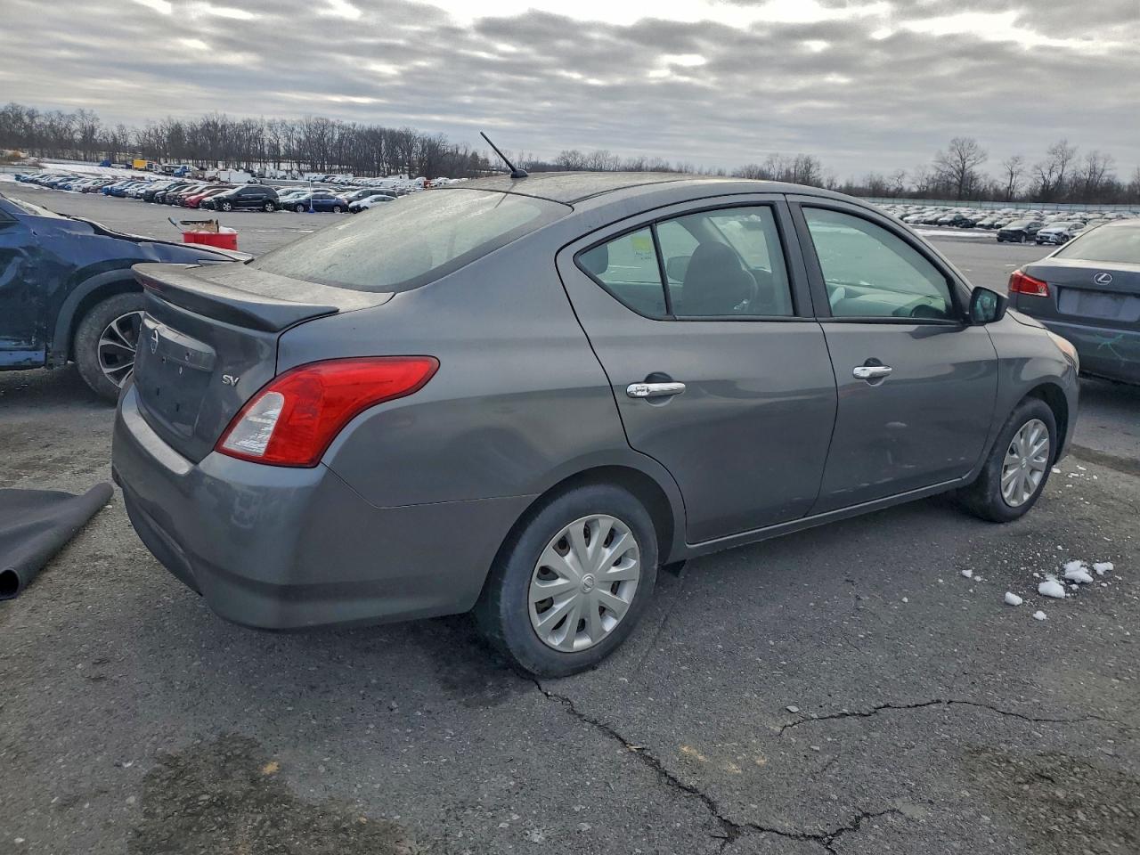 NISSAN VERSA S