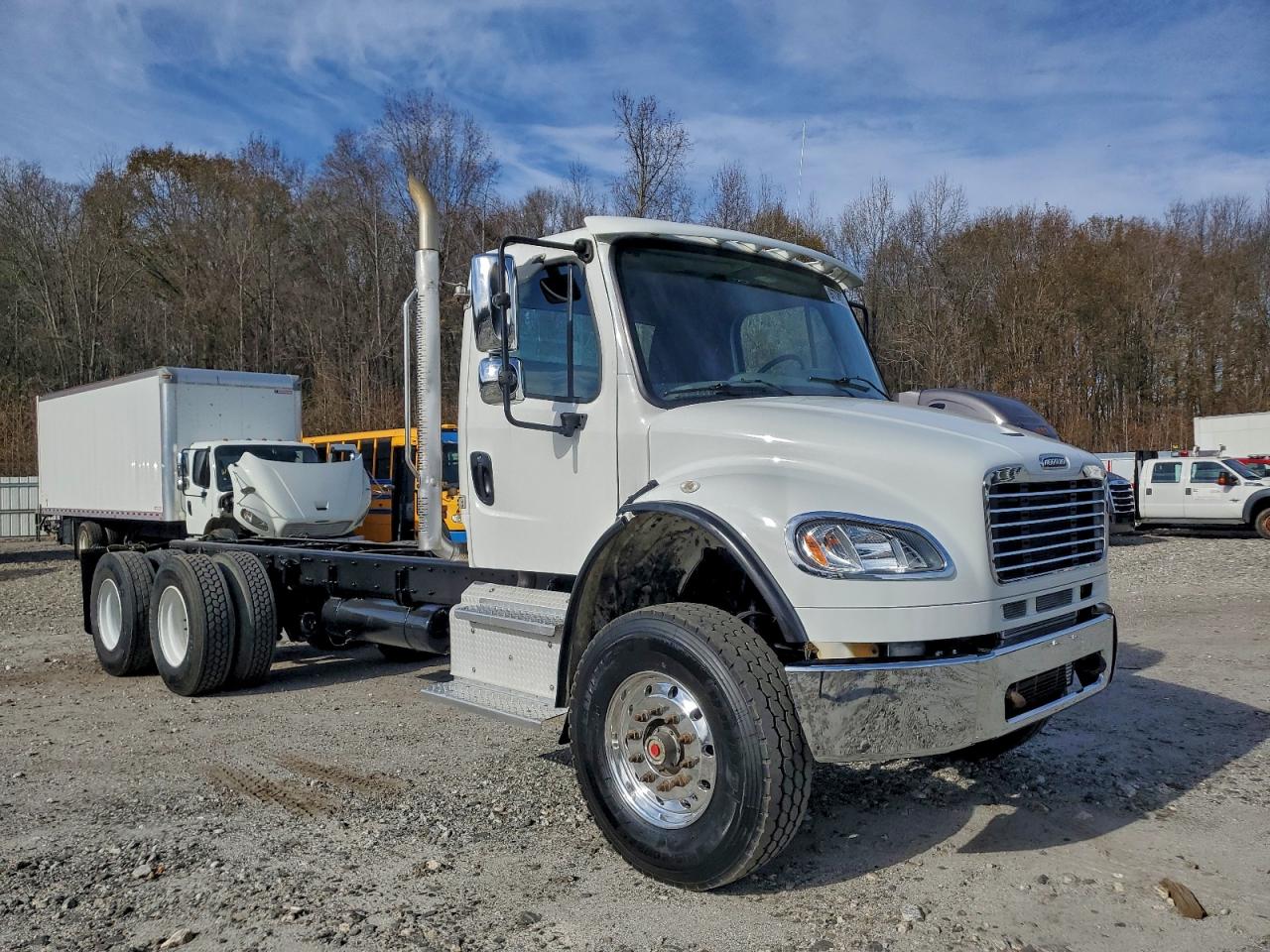 Lot #3318958945 2022 FREIGHTLINER M2 106 MED