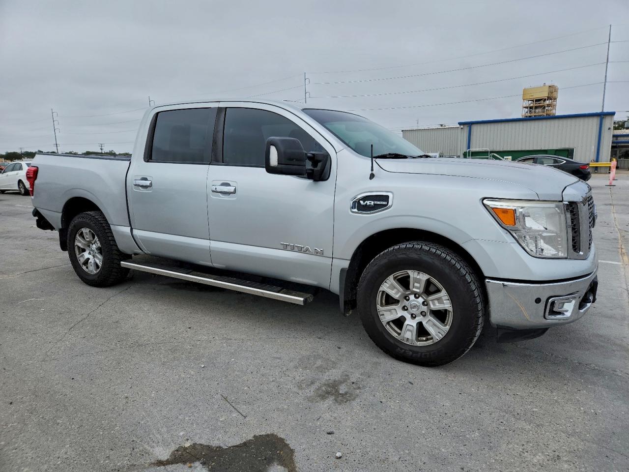 NISSAN TITAN SV