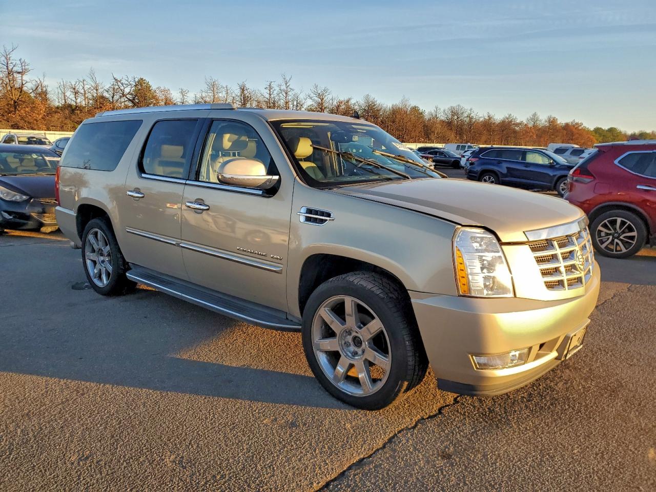 CADILLAC ESCALADE ESV LUXURY
