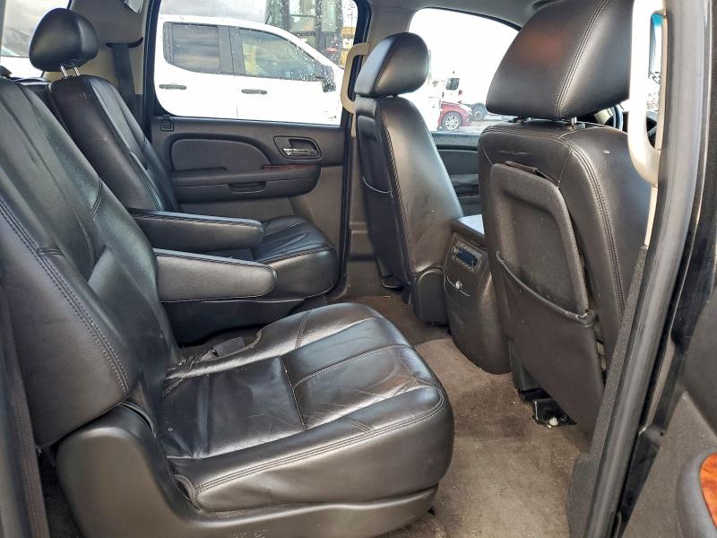 2010 CHEVROLET SUBURBAN K #3304158485