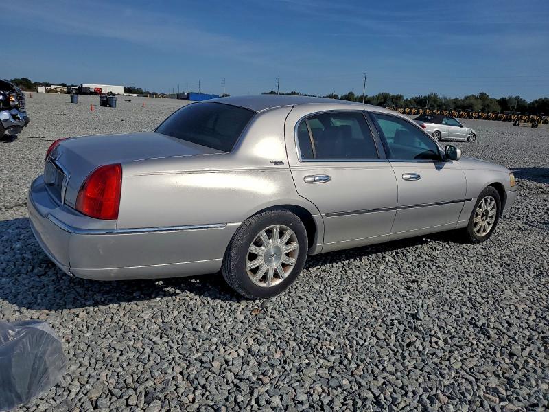 2011 LINCOLN TOWN CAR S #3316682156
