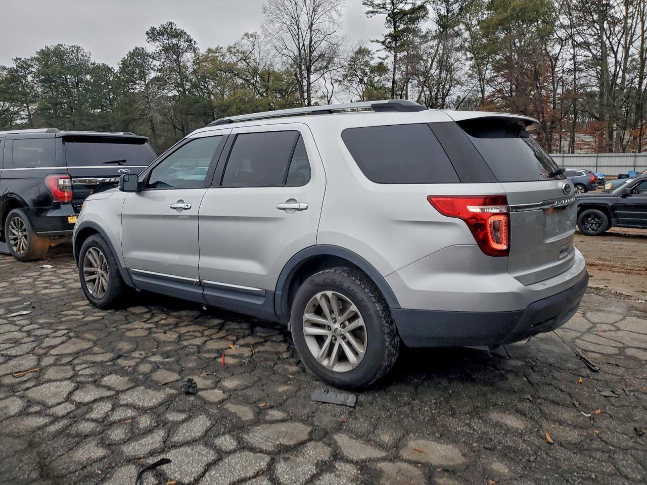 FORD EXPLORER XLT