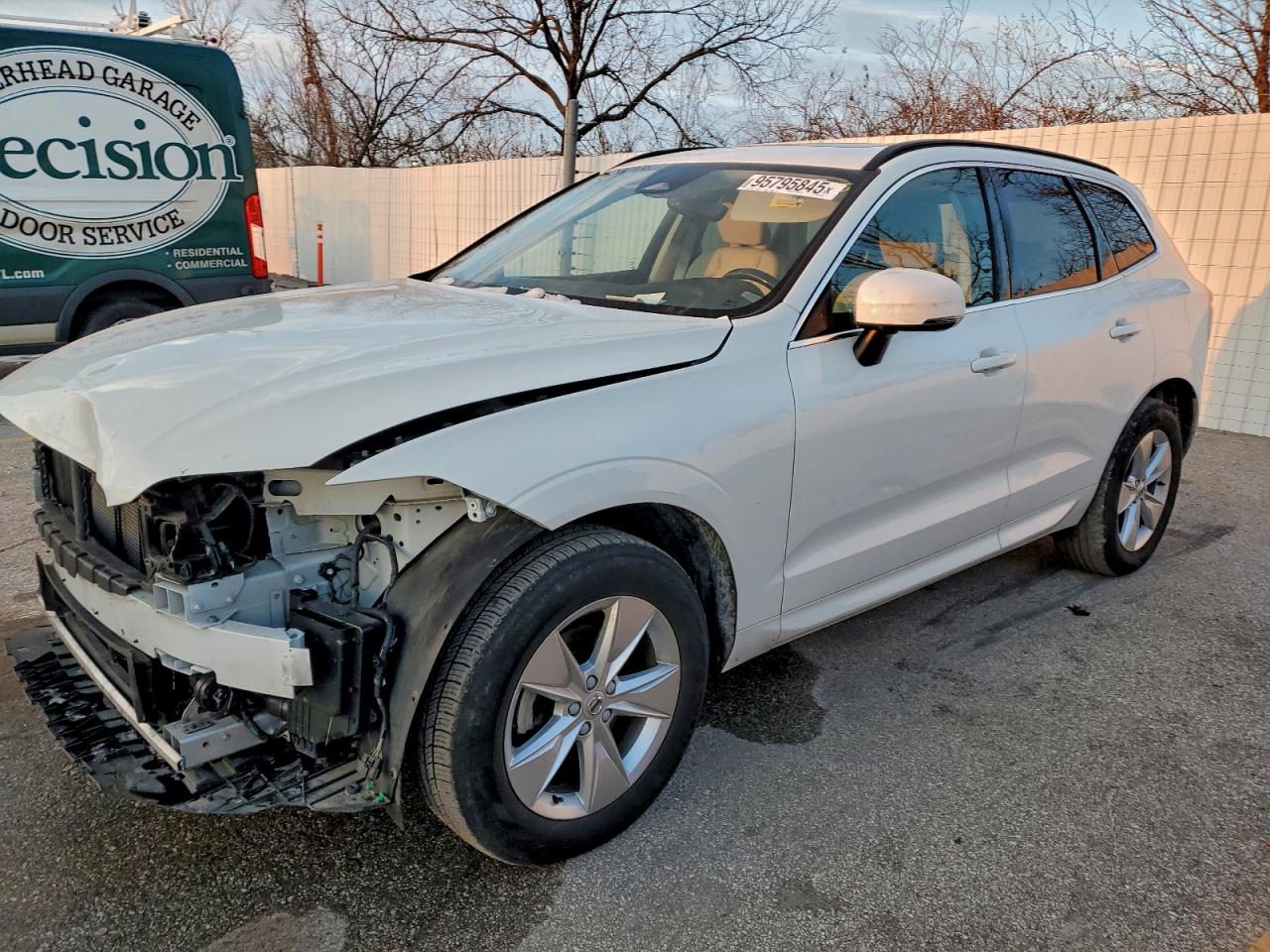 VOLVO XC60 B5 MOMENTUM