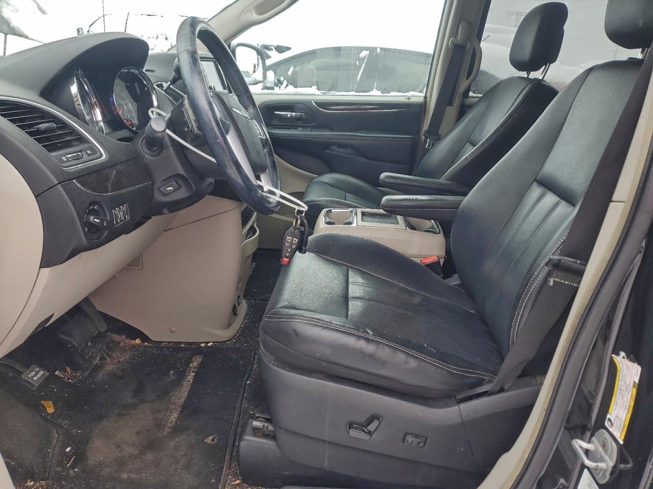 CHRYSLER TOWN & COUNTRY TOURING L