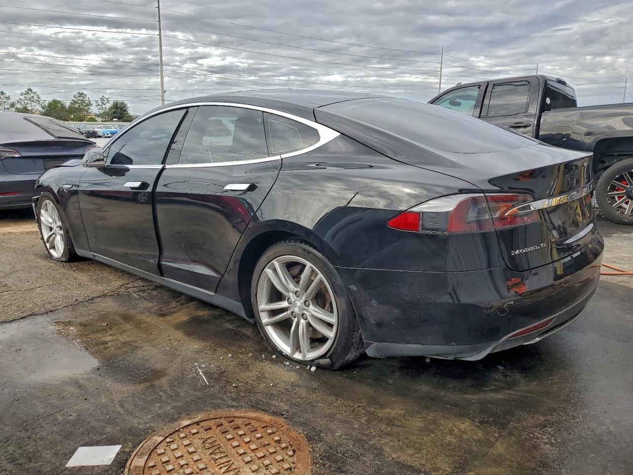 TESLA MODEL S