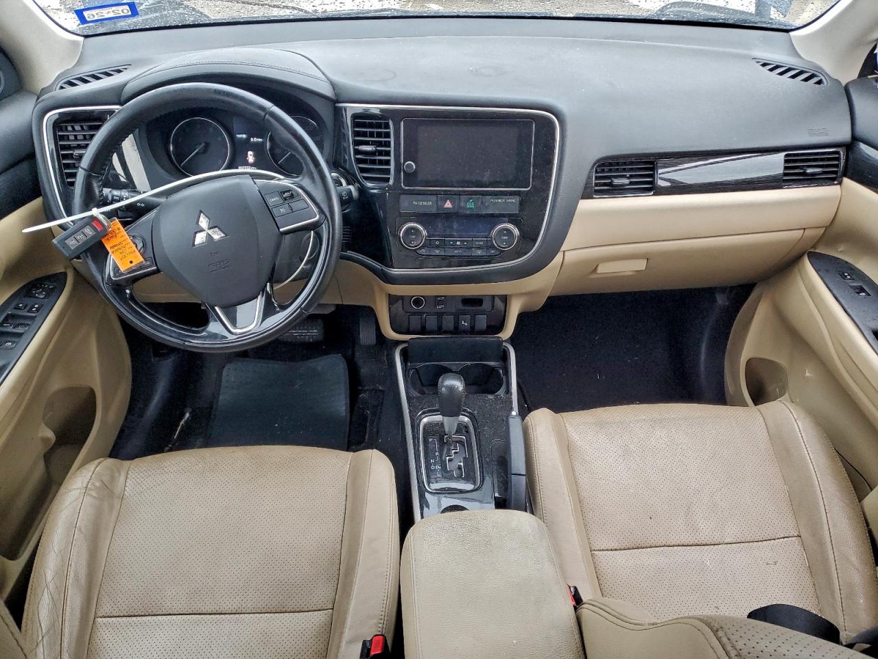 MITSUBISHI OUTLANDER SE