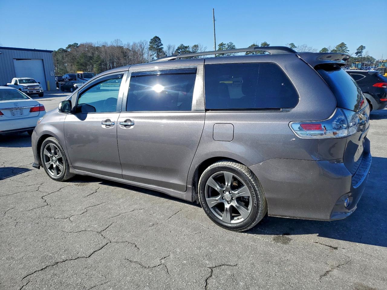 TOYOTA SIENNA SE