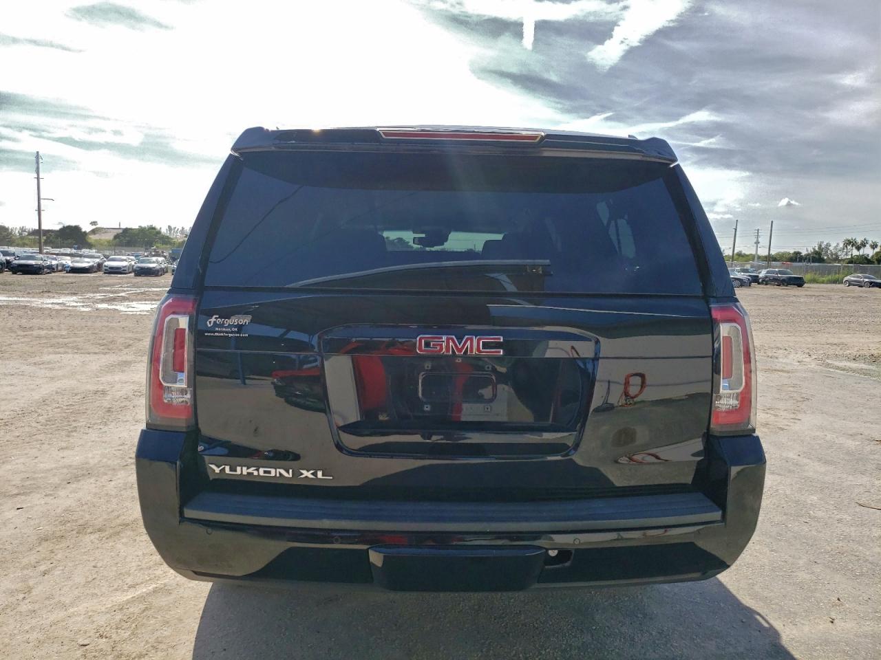 GMC YUKON C1500 SLE