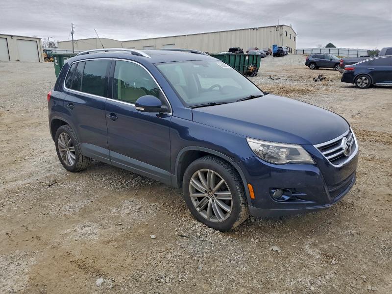 2011 VOLKSWAGEN TIGUAN S #3308308159