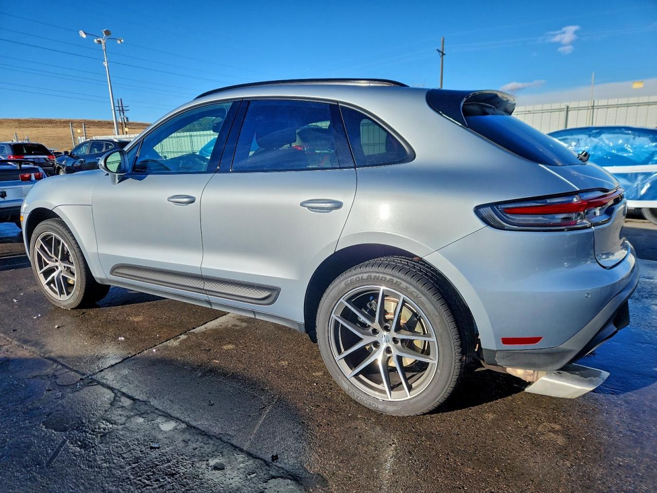 PORSCHE MACAN