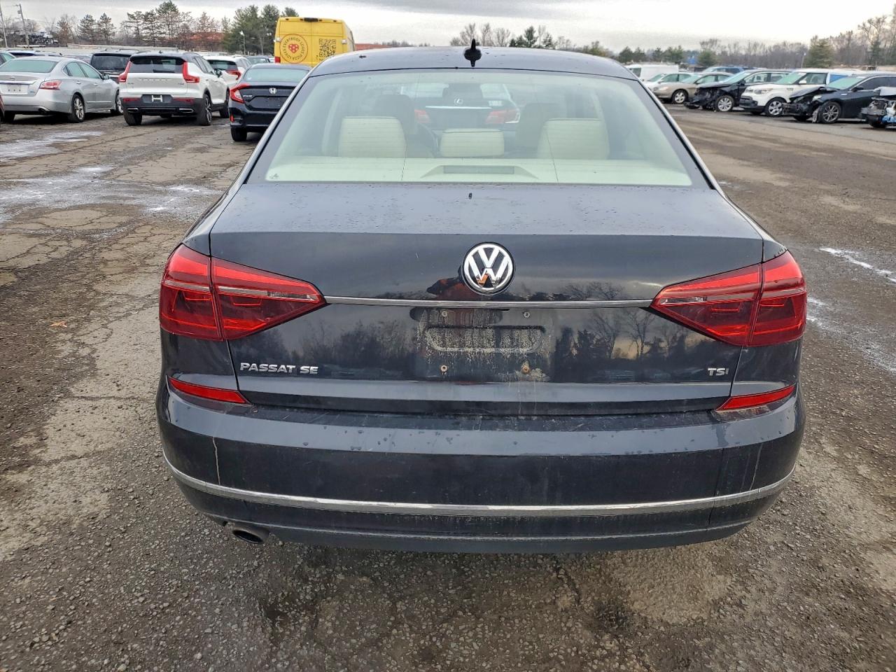 Lot #3304515518 2017 VOLKSWAGEN PASSAT SE