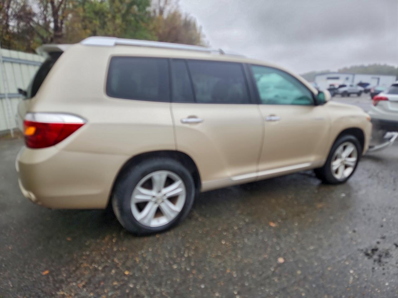 TOYOTA HIGHLANDER LIMITED