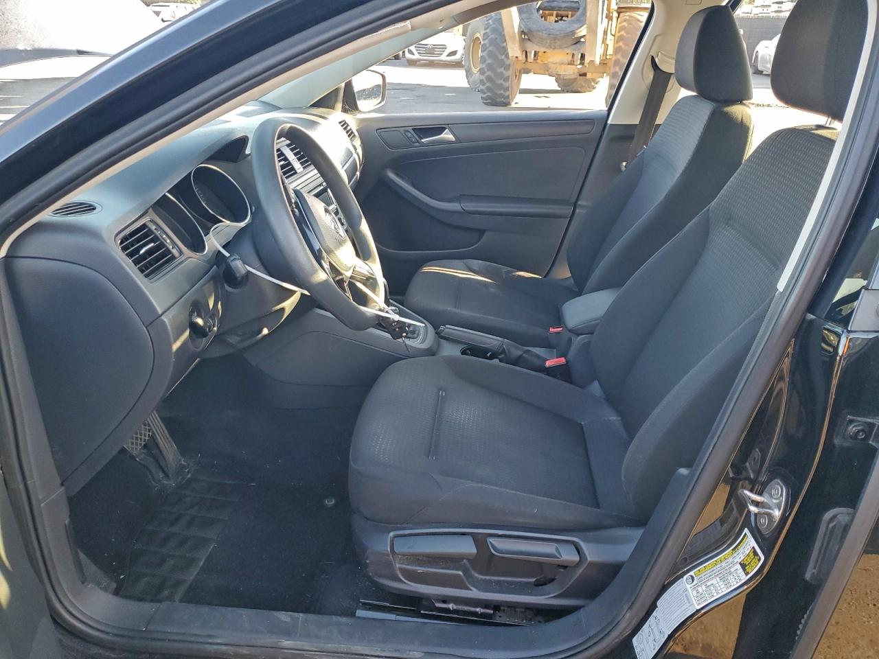 VOLKSWAGEN JETTA BASE