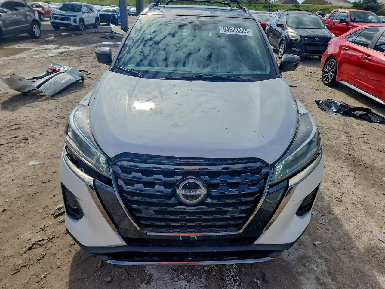 NISSAN KICKS SR