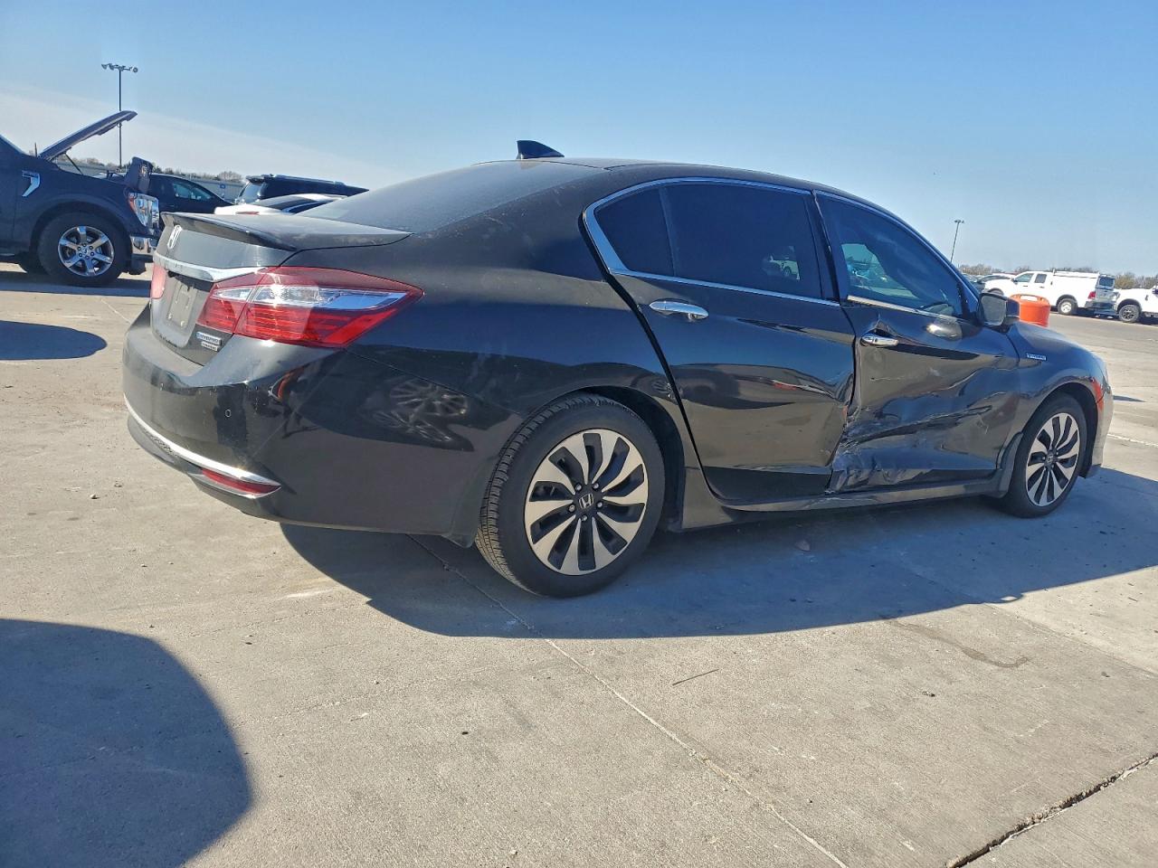 Lot #3317805090 2017 HONDA ACCORD TOU
