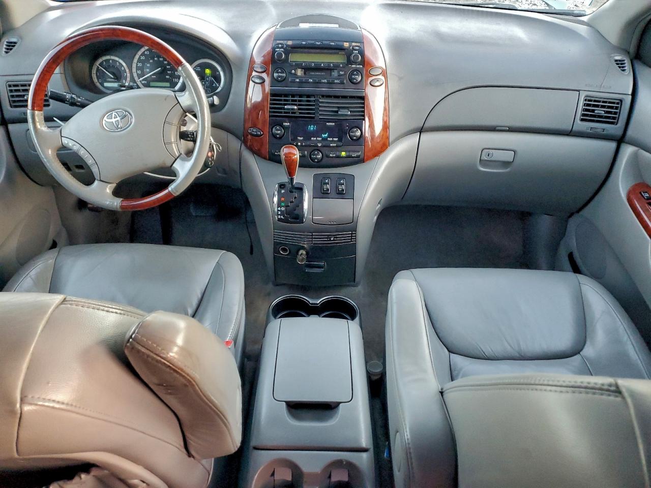 Lot #3316736422 2005 TOYOTA SIENNA XLE