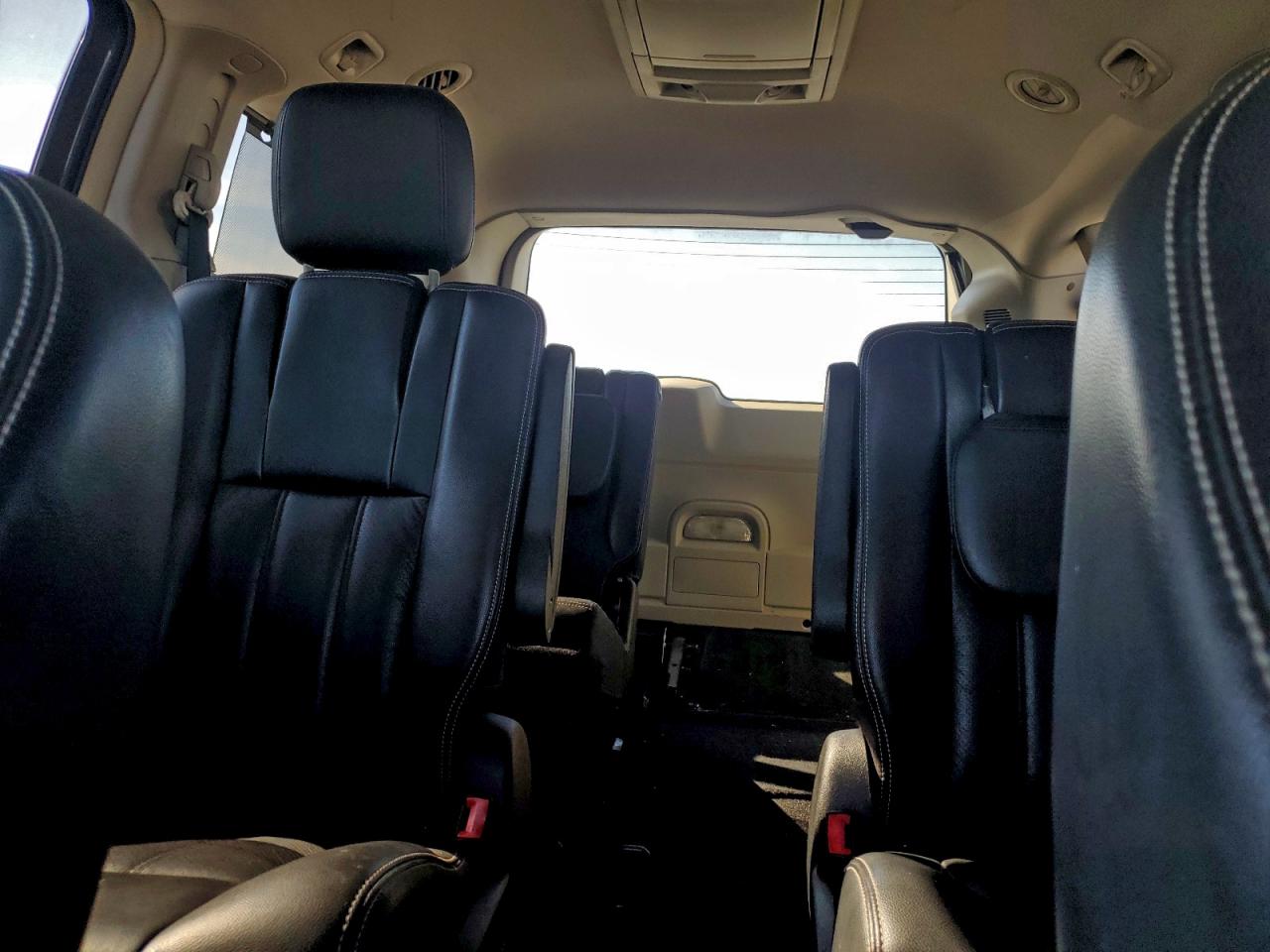 CHRYSLER TOWN & COUNTRY TOURING L