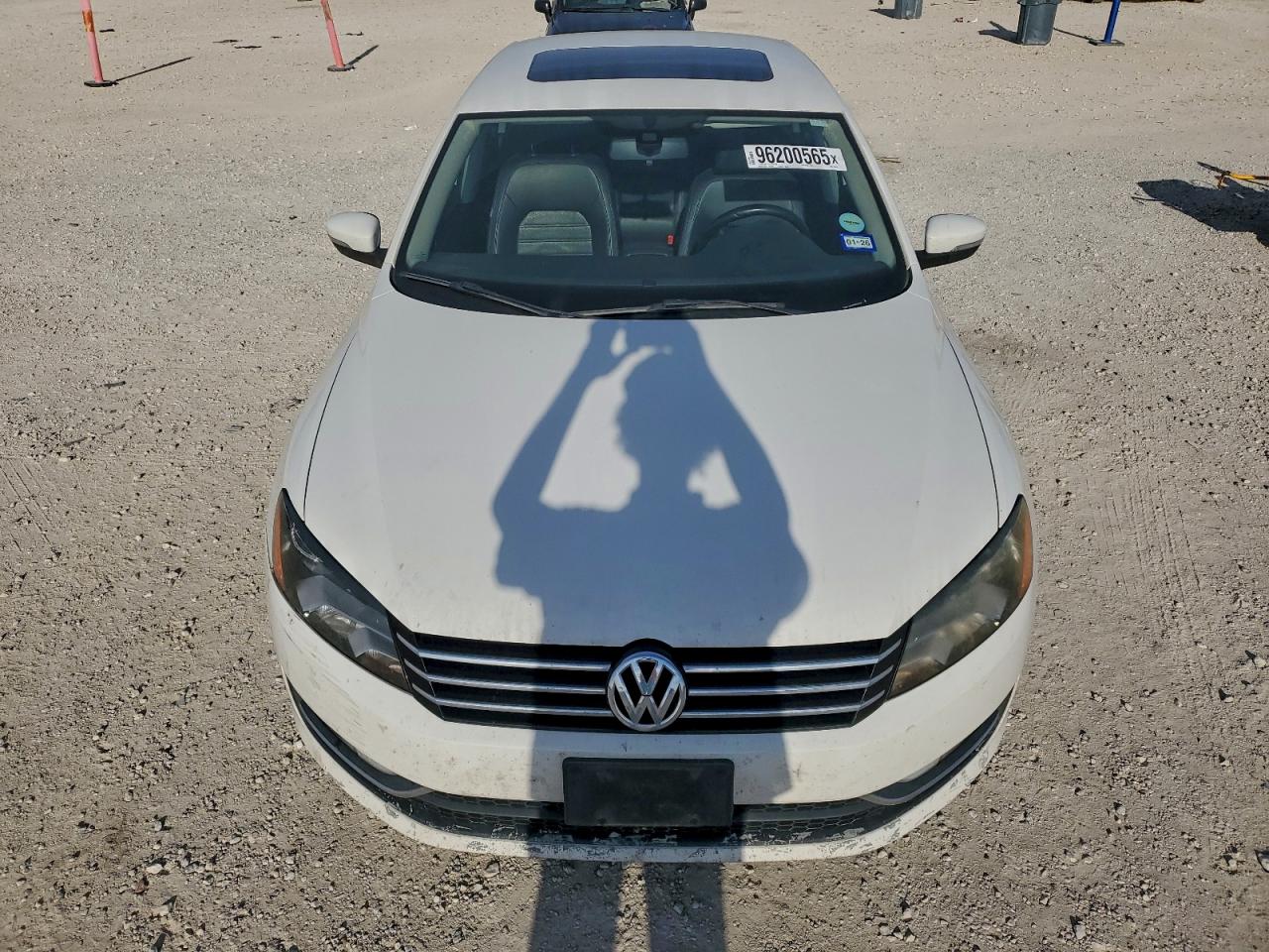 Lot #3315916119 2015 VOLKSWAGEN PASSAT SE