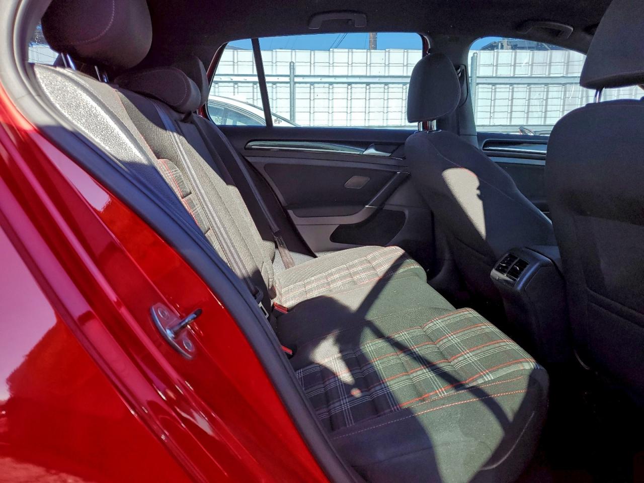 VOLKSWAGEN GOLF GTI S