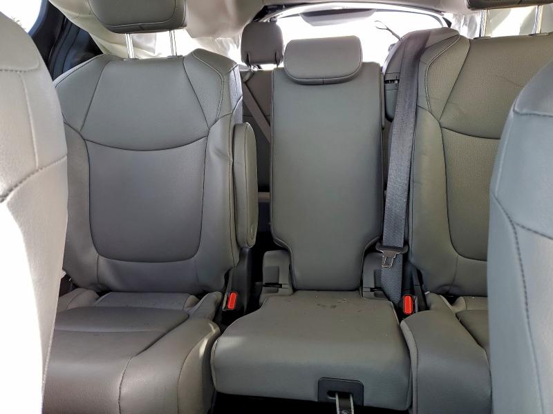 2025 TOYOTA SIENNA XLE #3312454655